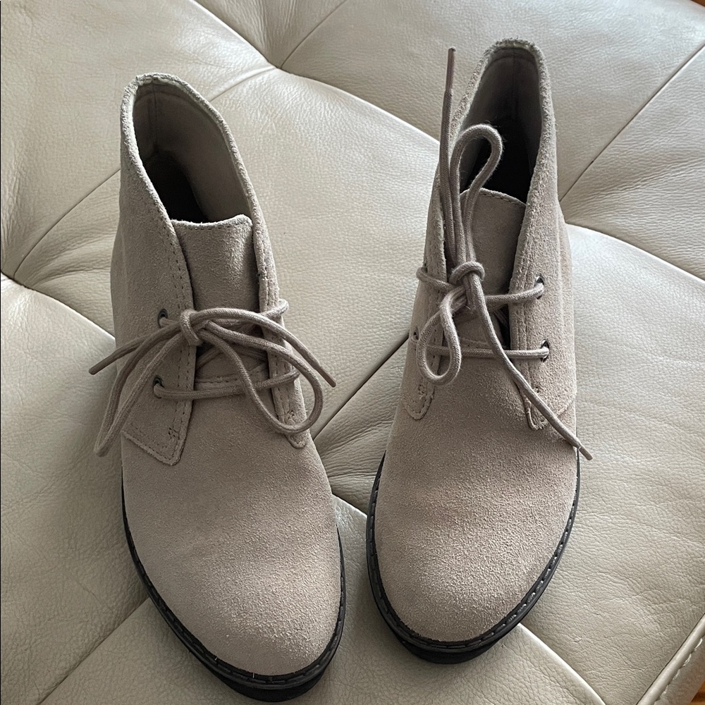 Clarks Women's Cream Lace Up Boots